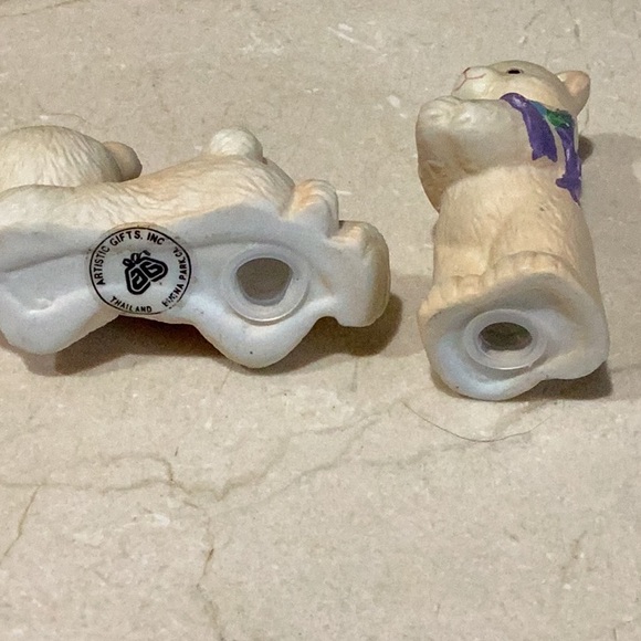 Artistic Gifts Thailand Teddy Bear Salt & Pepper shakers - Picture 5 of 5